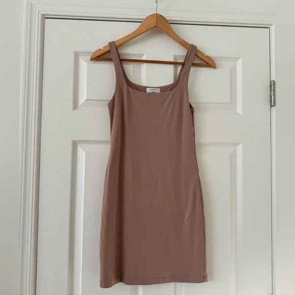 Aritzia Babaton Contour Dress - Picture 1 of 4